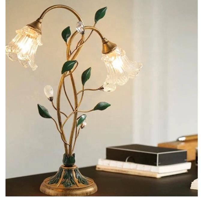 LuxePetals - French-Inspired Flower Table Lamp