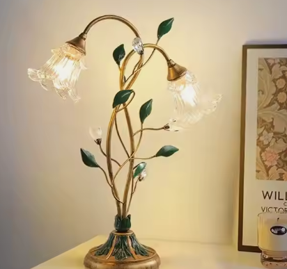 LuxePetals - French-Inspired Flower Table Lamp