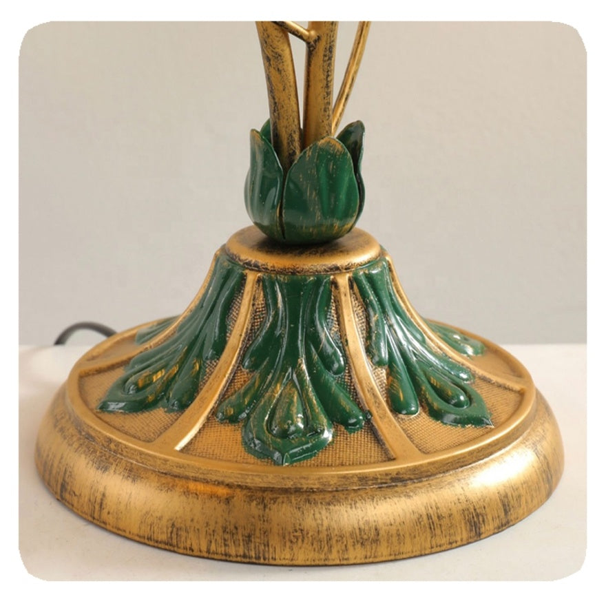 LuxePetals - French-Inspired Flower Table Lamp
